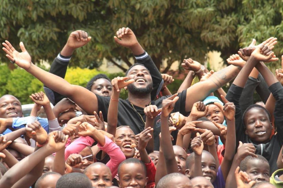 Slapdee Gives Back To Matero Residents An Early Christmas!