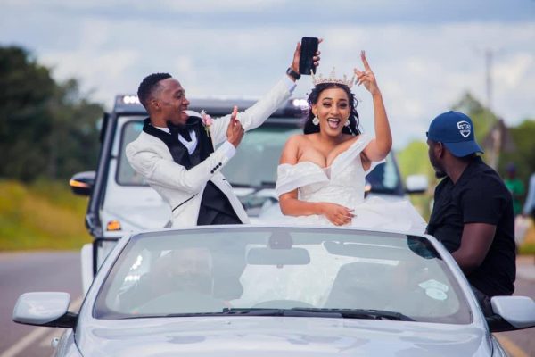 Yo Maps Wife Kidist Accepts His 2022 Ngoma Awards Plus Dedicates The Awards To Their Daughters Bukata & Tendai (Watch)