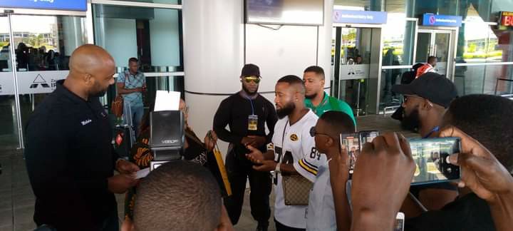 Upon Cassper Nyovest's Arrival In Zambia, A Commotion Ensues At The Airport As His Pickup Cars Gets Clamped (See Pictures)